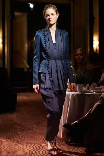 Look 19